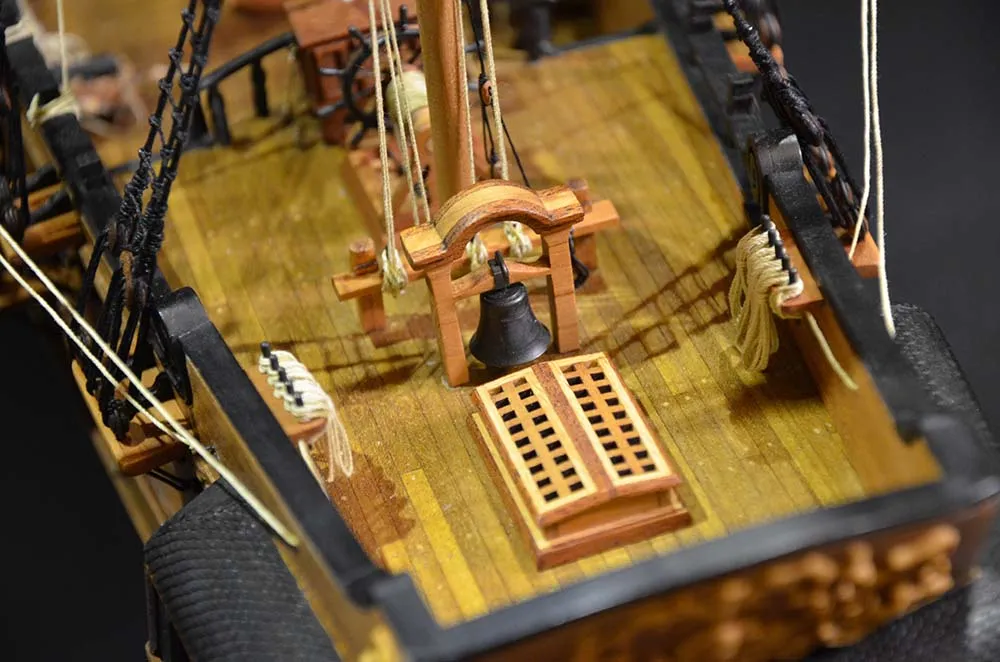 модель корабля для сборки Black Pearl (Черная Жемчужина), большая версия