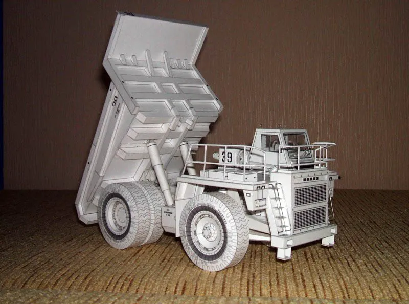 Модель из картона Карьерный самосвал