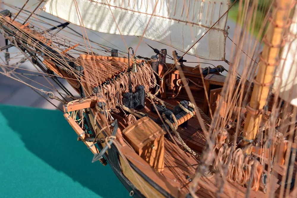 модель корабля для сборки Harvey