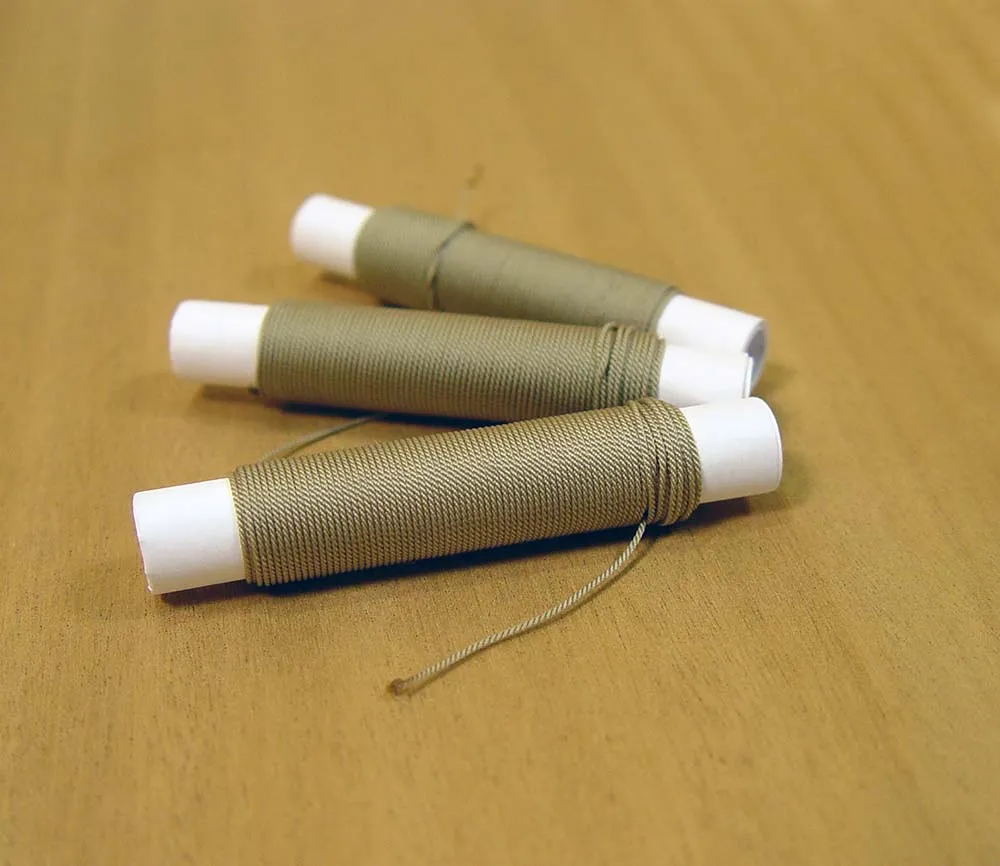 Нить плотной скрутки серая, 1,5 мм, длина 5 м