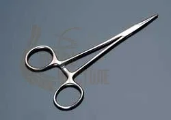 Прямой гемостатический зажим