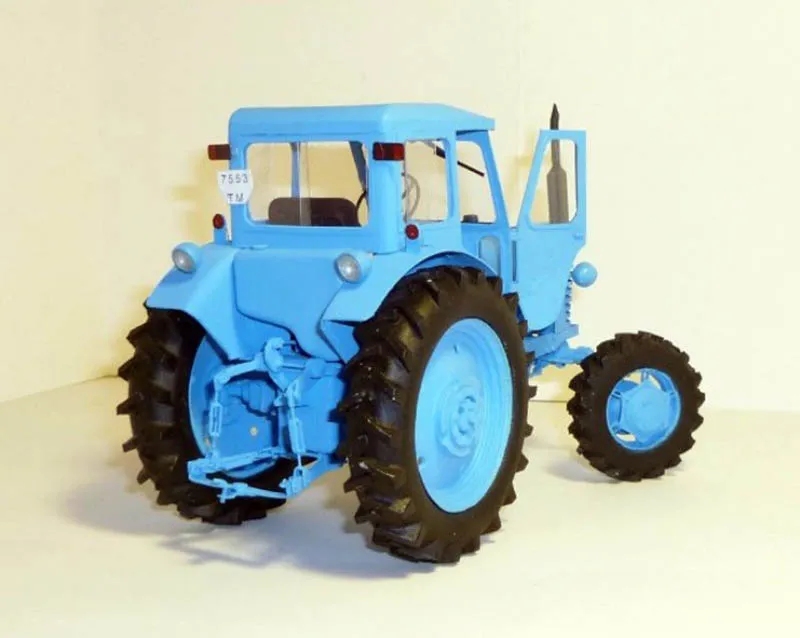 Модель из картона тракторы (2 модели)