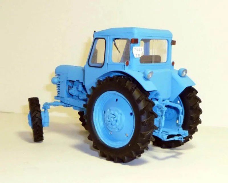 Модель из картона тракторы (2 модели)
