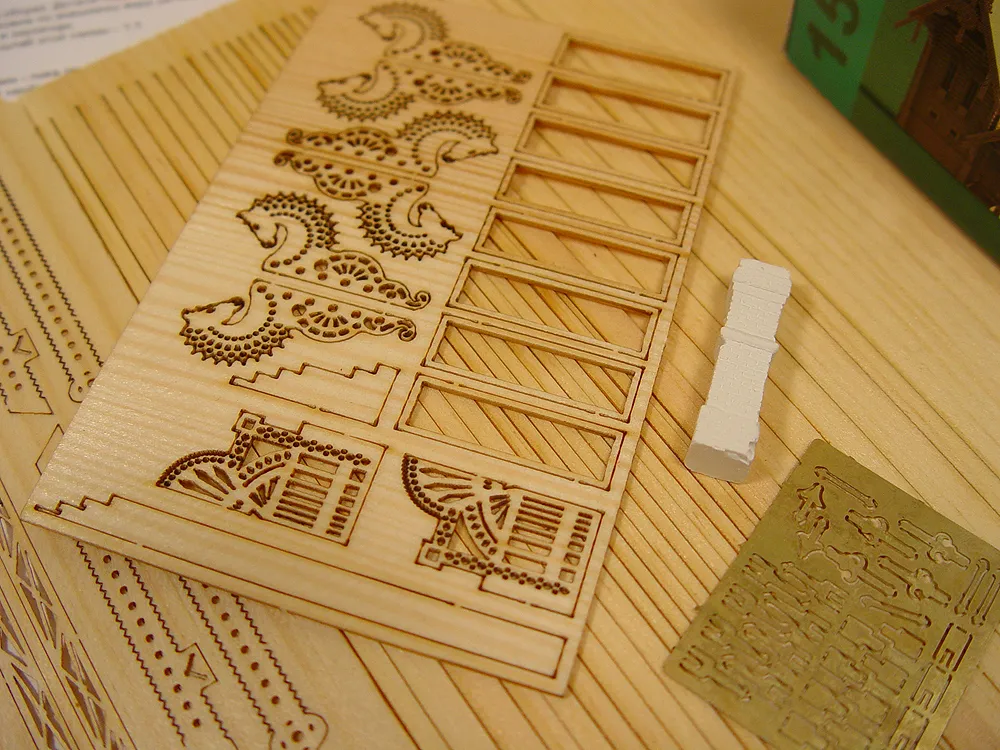 Терем русского подворья, 1873 г, 1900 деталей + (Стартовый набор инструментов)