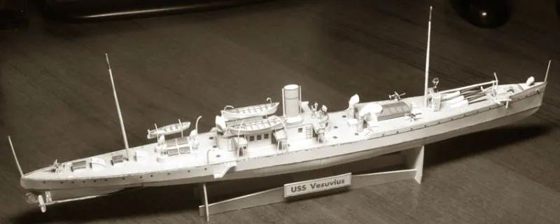 Модель из картона опытная канонерская лодка "Vesuvius"