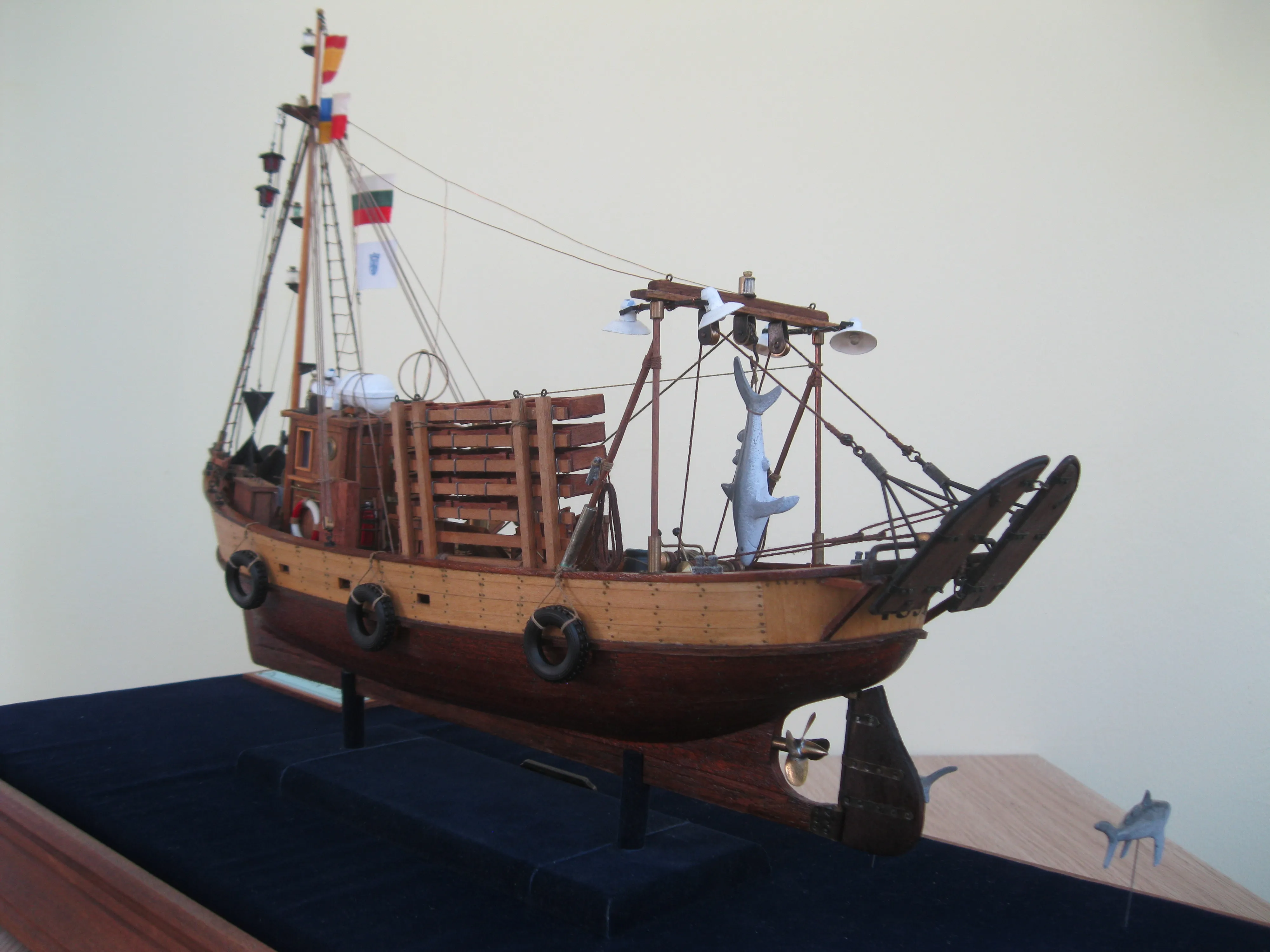 Модель корабля Испанский рыболовный траулер "MARE NOSTRUM" - Верфь на Столе