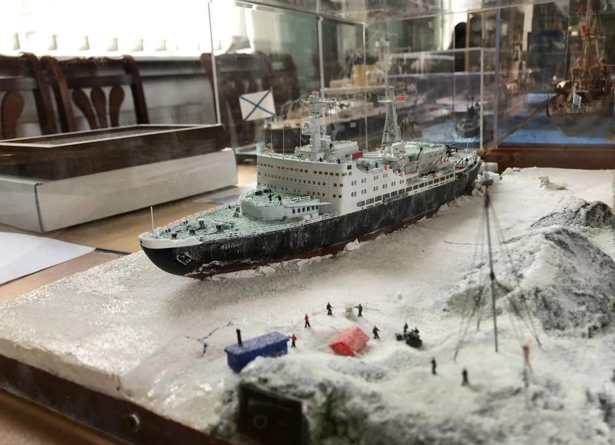 Модель корабля Ледокол «Ленин» во льдах - Верфь на Столе