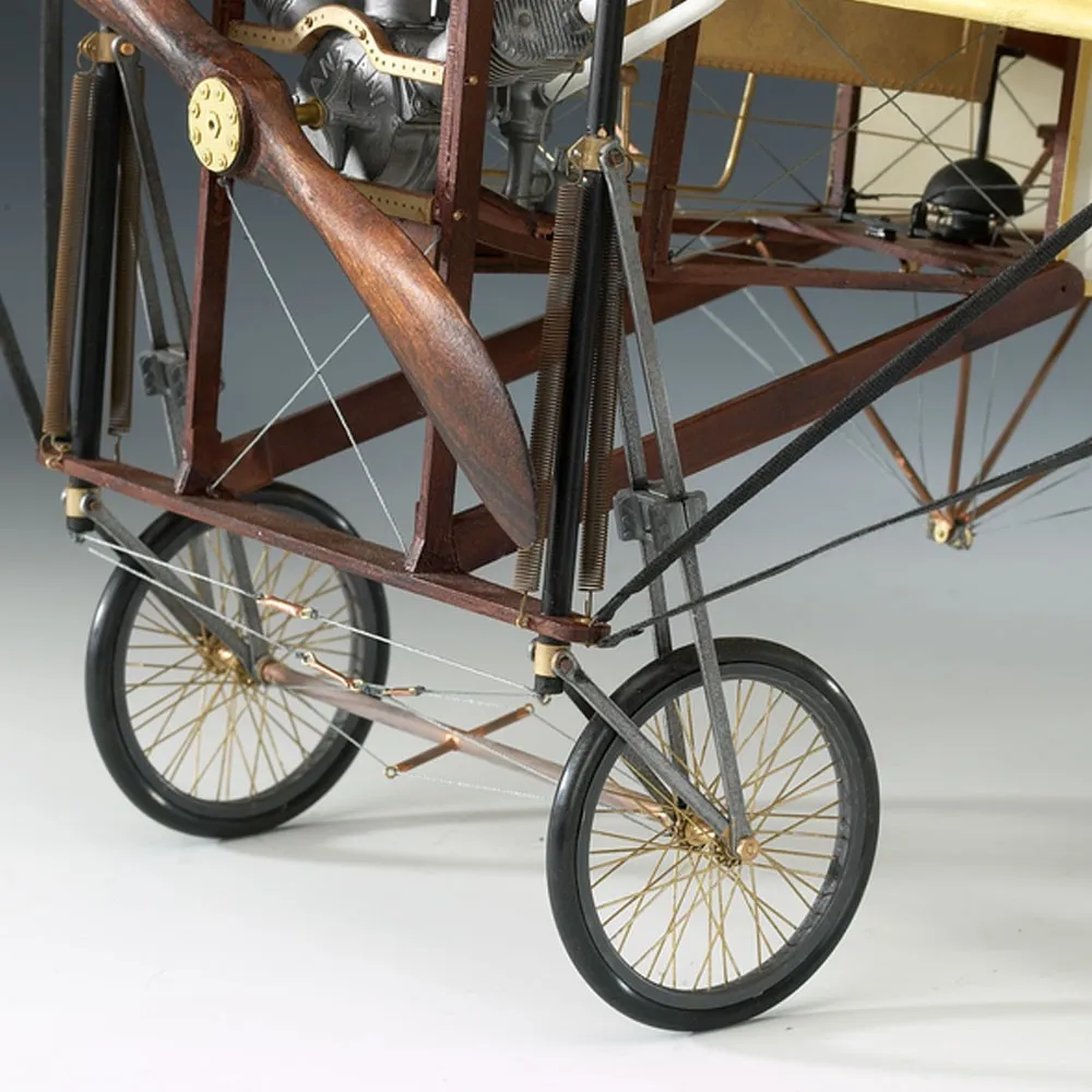 модель самолета Bleriot XI