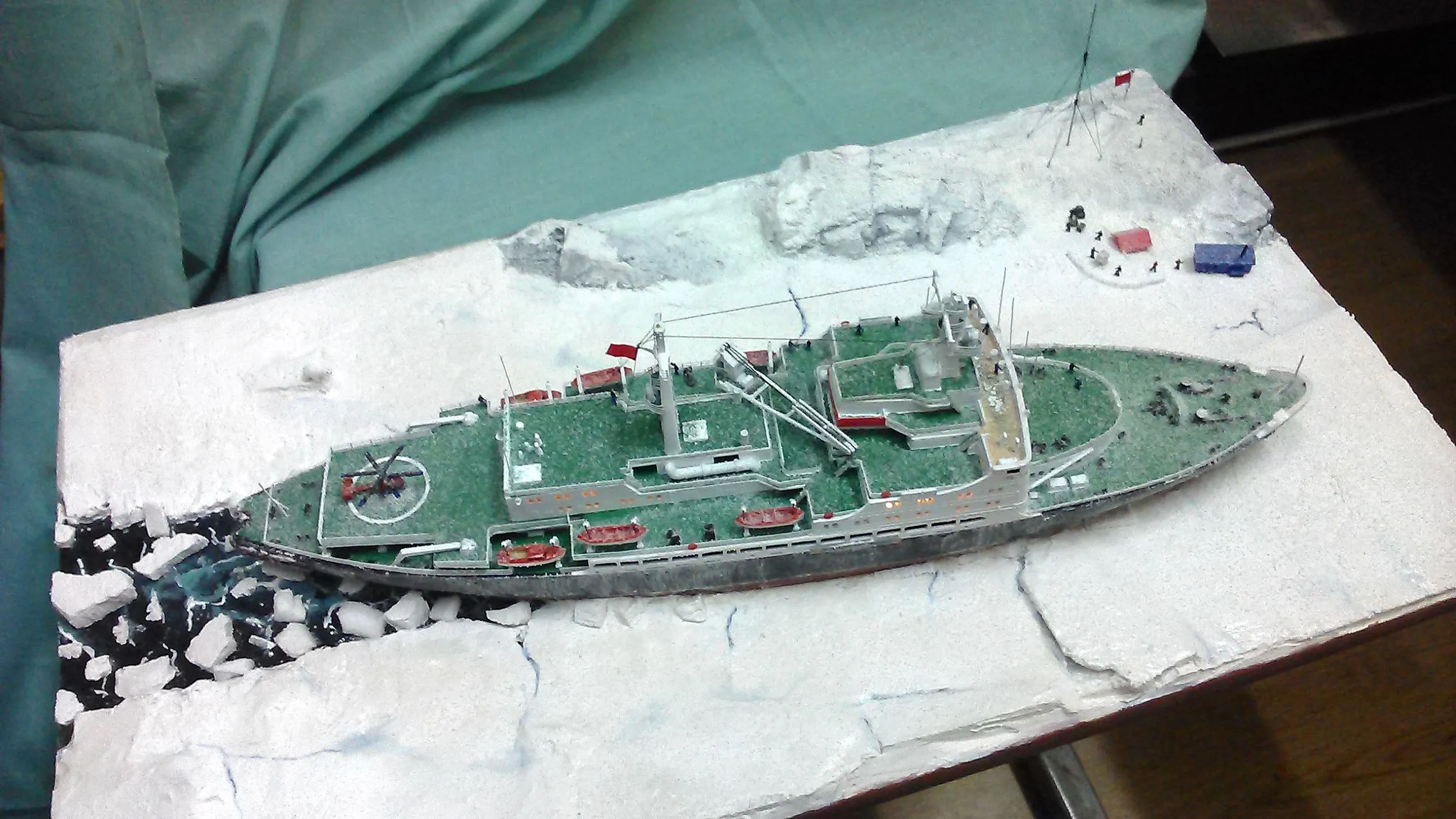 Модель корабля Ледокол «Ленин» во льдах - Верфь на Столе