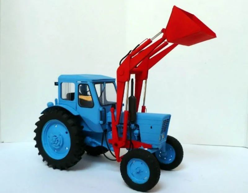 Модель из картона тракторы (2 модели)