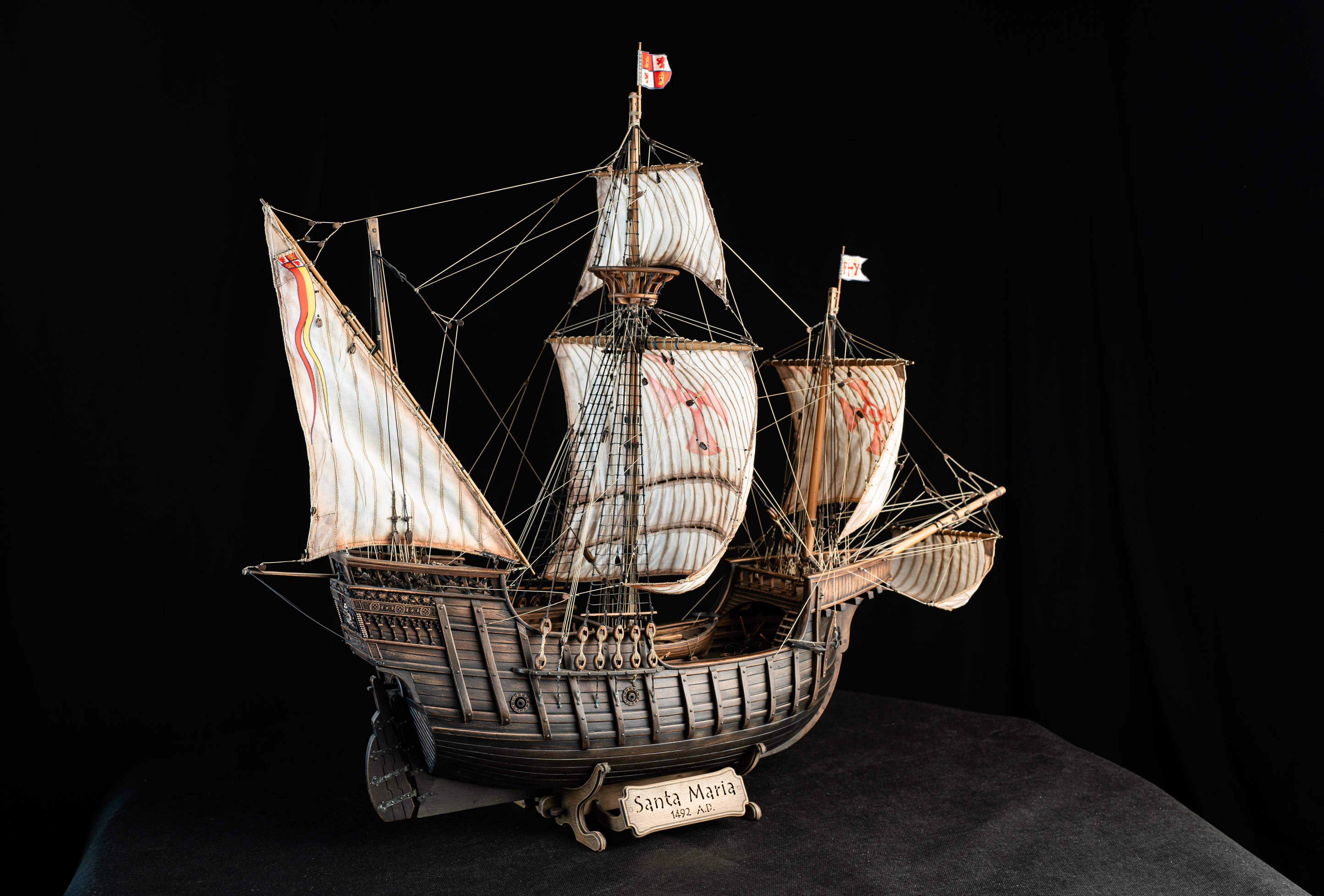 Santa Maria + паруса, подставка и стапель