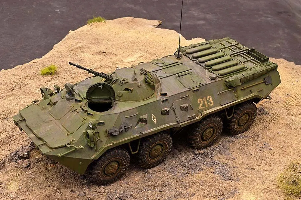 Российский бронетранспортёр БТР-80