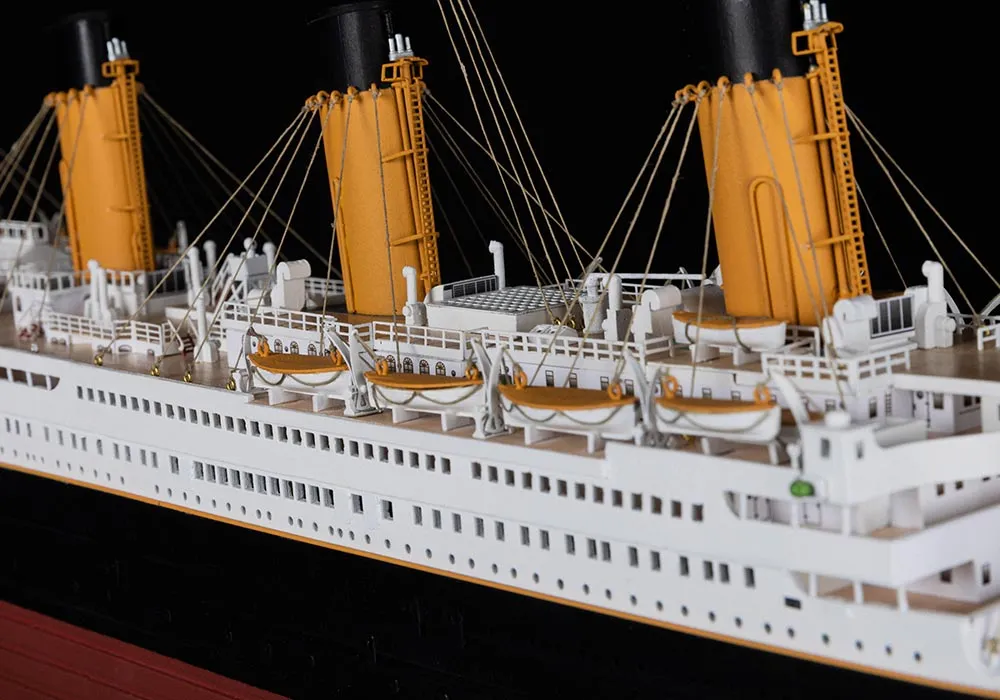 RMS TITANIC (Титаник) + (Полный набор инструментов, клея и краски)