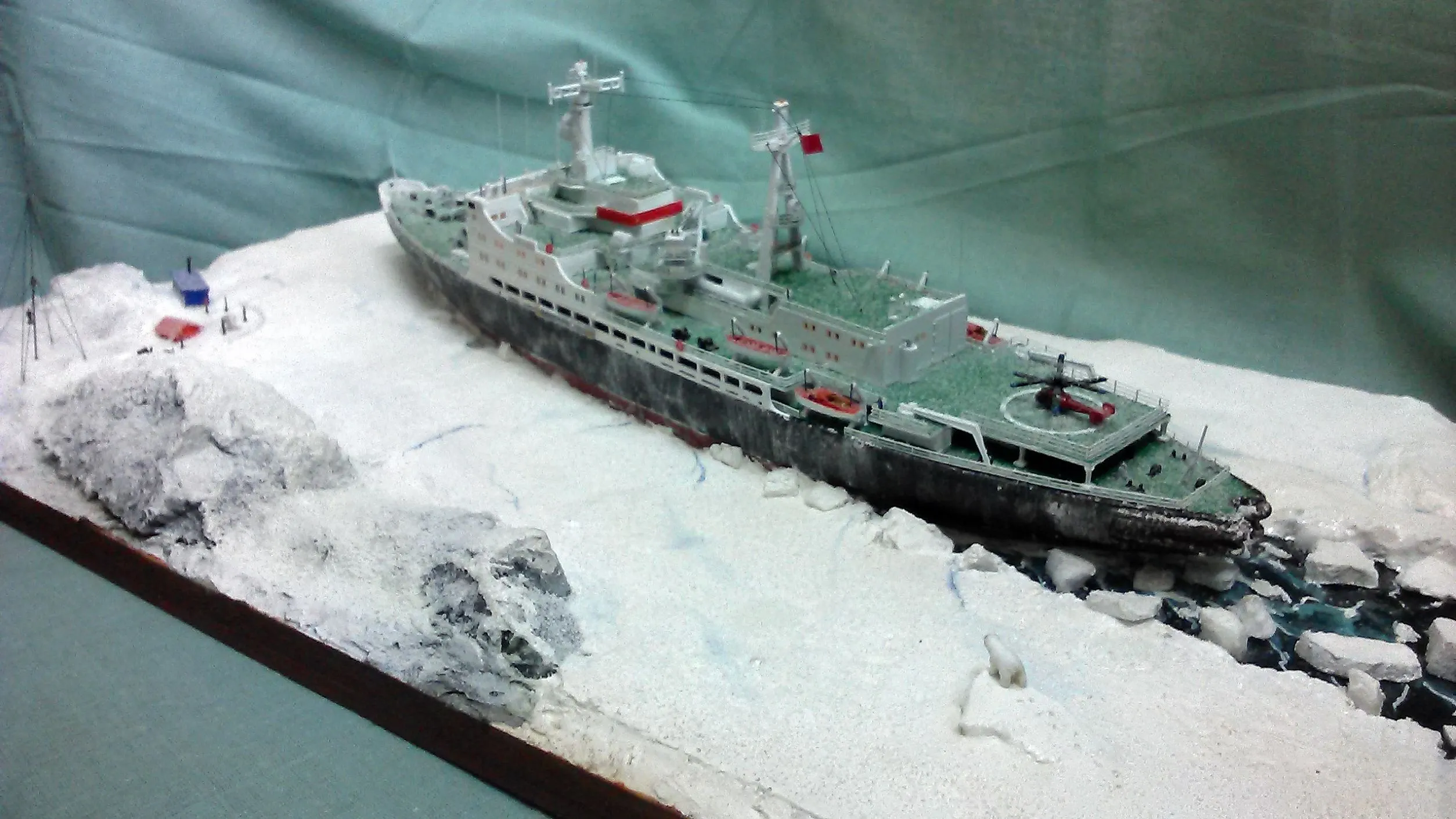 Модель корабля Ледокол «Ленин» во льдах - Верфь на Столе
