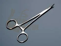 Изогнутый гемостатический зажим