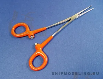 Прямой гемостатический зажим с прорезиненными ручками