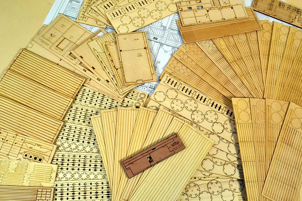 модель корабля для сборки Bonhomme Richard сечение, версия вишня + интерьер