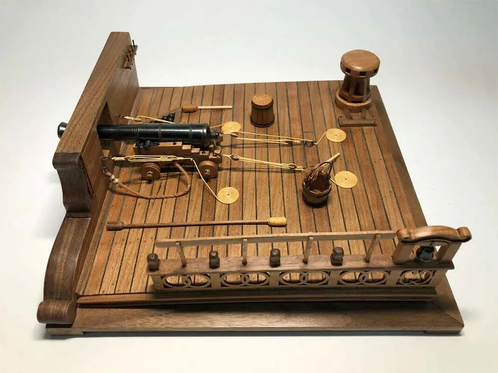 модель пушки 8-фунтовая пушка на палубе