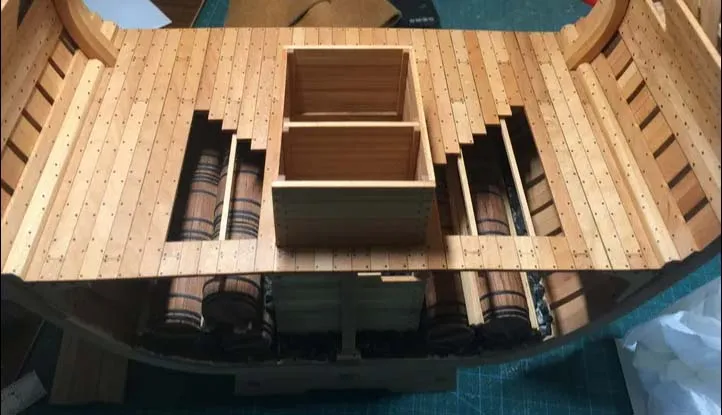 модель корабля для сборки Bonhomme Richard сечение, версия вишня + интерьер