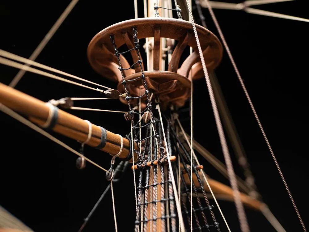 Santa Maria + паруса, подставка и стапель