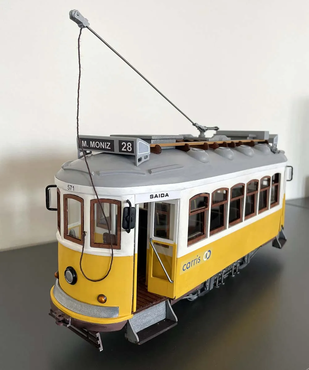 Сборная модель трамвая Lisboa + (Полный набор инструментов, клея и краски)
