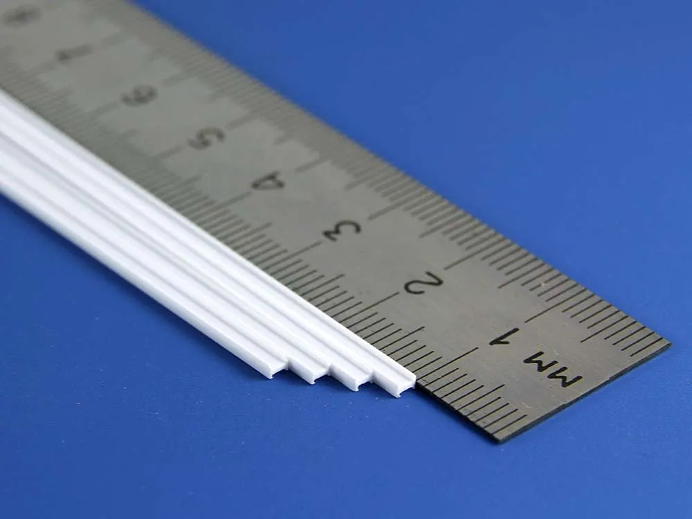 Двутавр пластиковый 2х1,3 мм, 4 шт/уп.