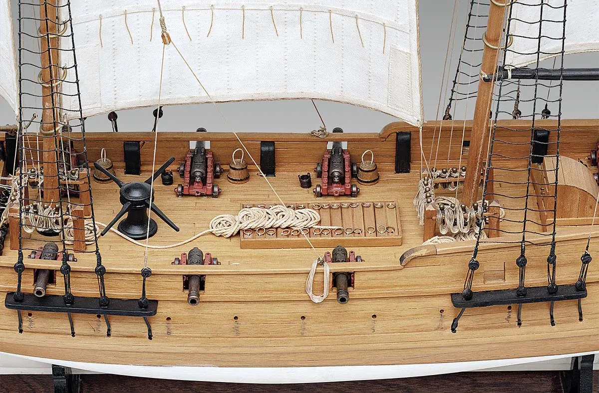 модель корабля Adventure pirate schooner