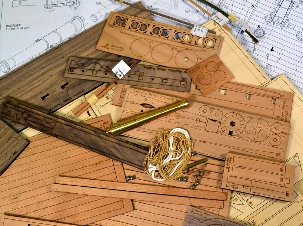 модель пушки 8-фунтовая пушка на палубе