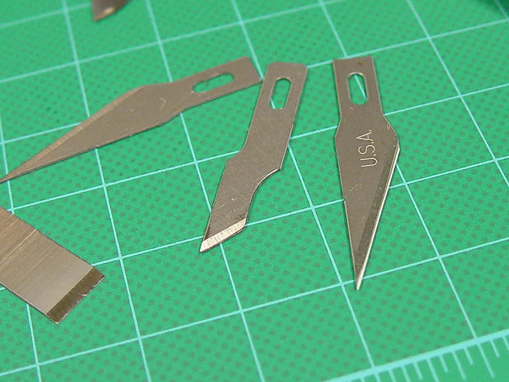 Нож N2 и набор из пяти разных лезвий