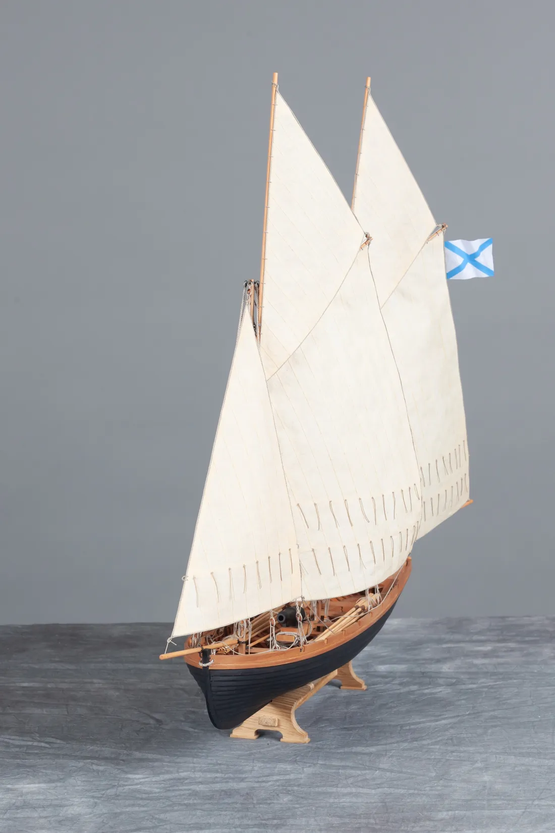 Модель корабля 16-ти весельный катер с парусным вооружением - Верфь на Столе