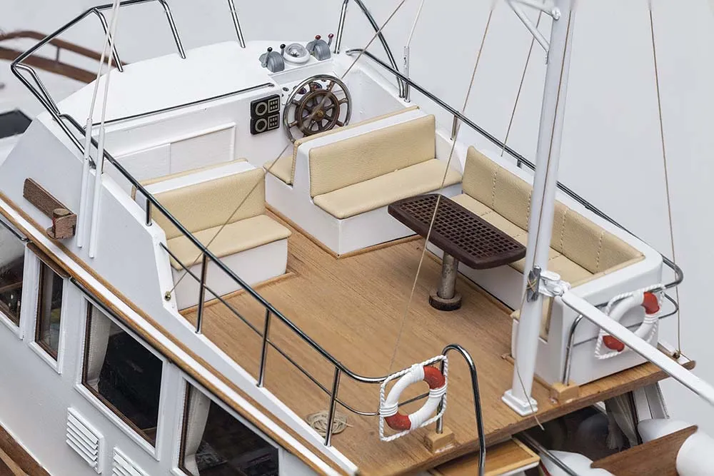 модель яхты Grand Banks 46 Classic