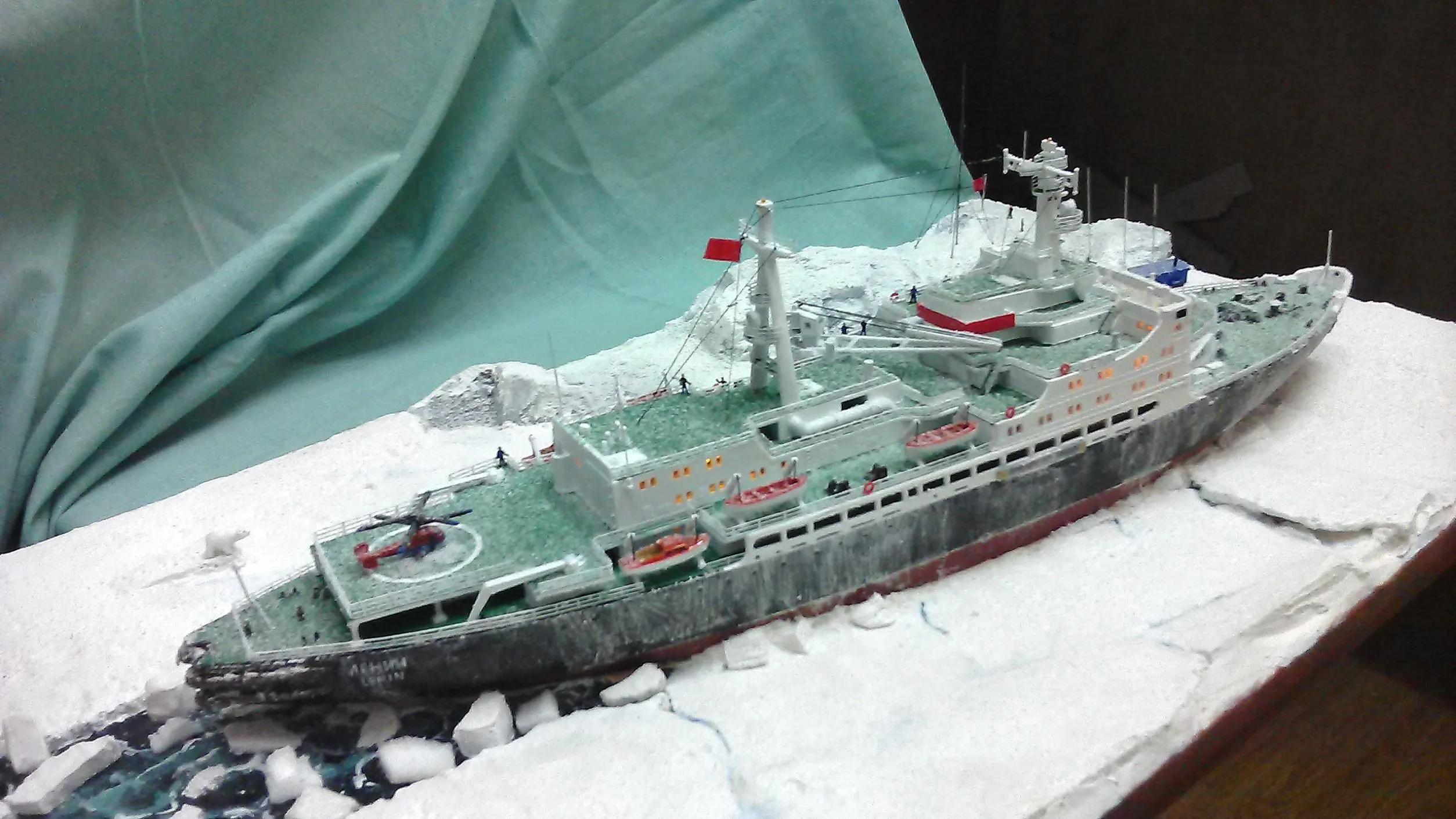 Модель корабля Ледокол «Ленин» во льдах - Верфь на Столе