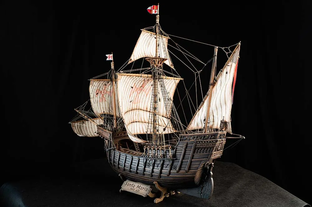 Santa Maria + паруса, подставка и стапель