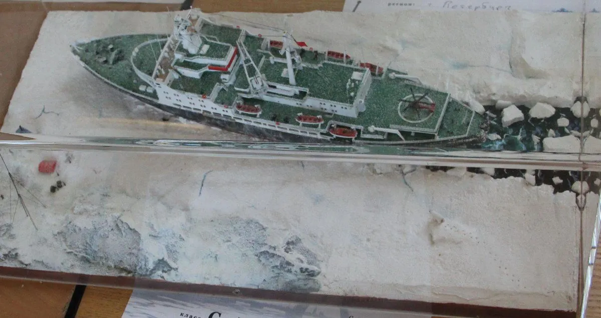 Модель корабля Ледокол «Ленин» во льдах - Верфь на Столе