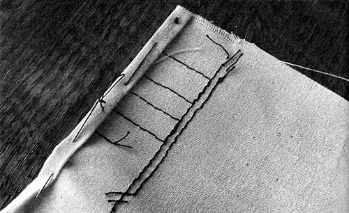 Двойной подгиб шкаторины с прихваткой ручными стежками