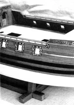 Орнамент пушечных портов и латунный пояс