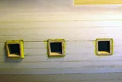 выступающие края обработать надфилем