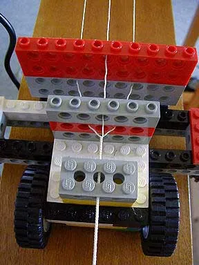 По мере готовности троса тележка сама двигается