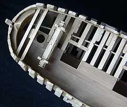 Один борт и соответствующую ему половину палубы обшиваем полностью