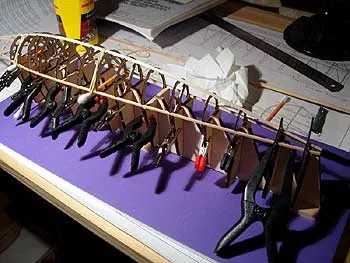 Начальный этап постройки фюзеляжа