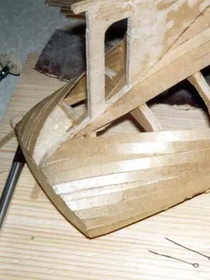 Участок корпуса с наложенными рейками