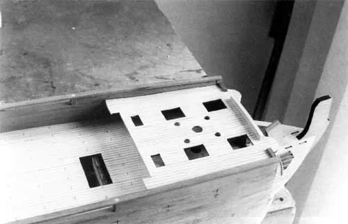 Планширь, переход с релинга главной палубы на фордек