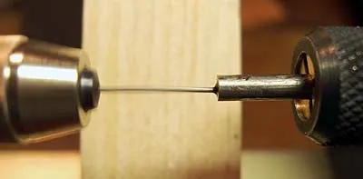 Изначально зажатая с двух концов проволока может бить.